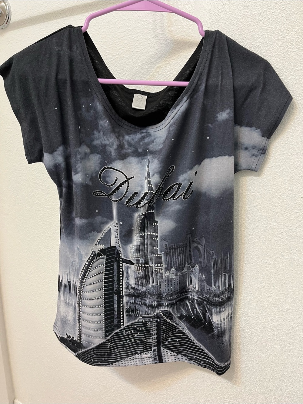 NEW***Women’s Black Dubai Graphic Tee with Embellished Script 🔥NEW no Tags